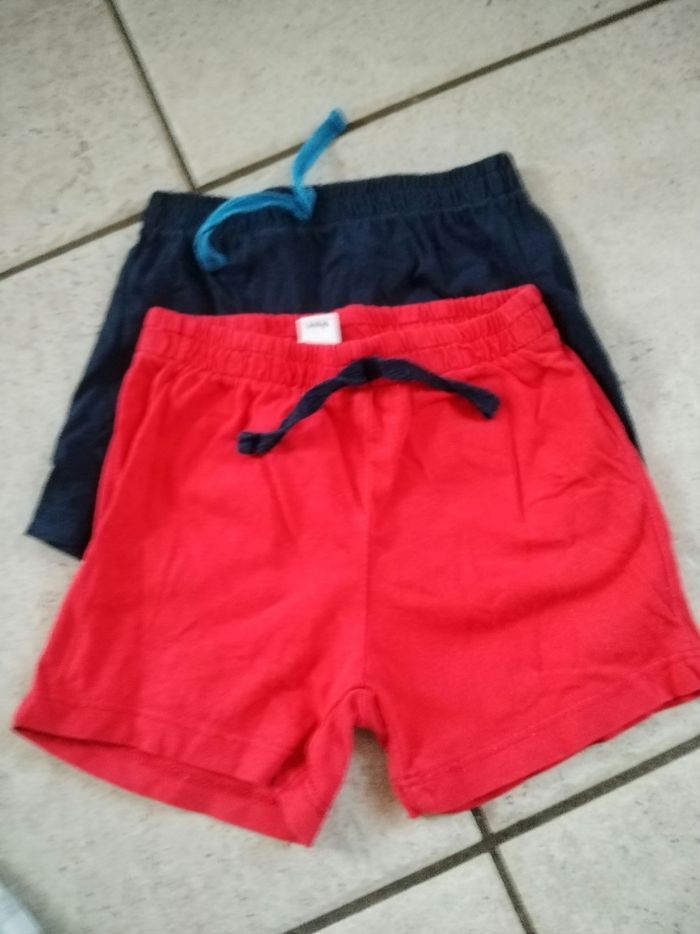 Lot 2 shorts 9/12 mois