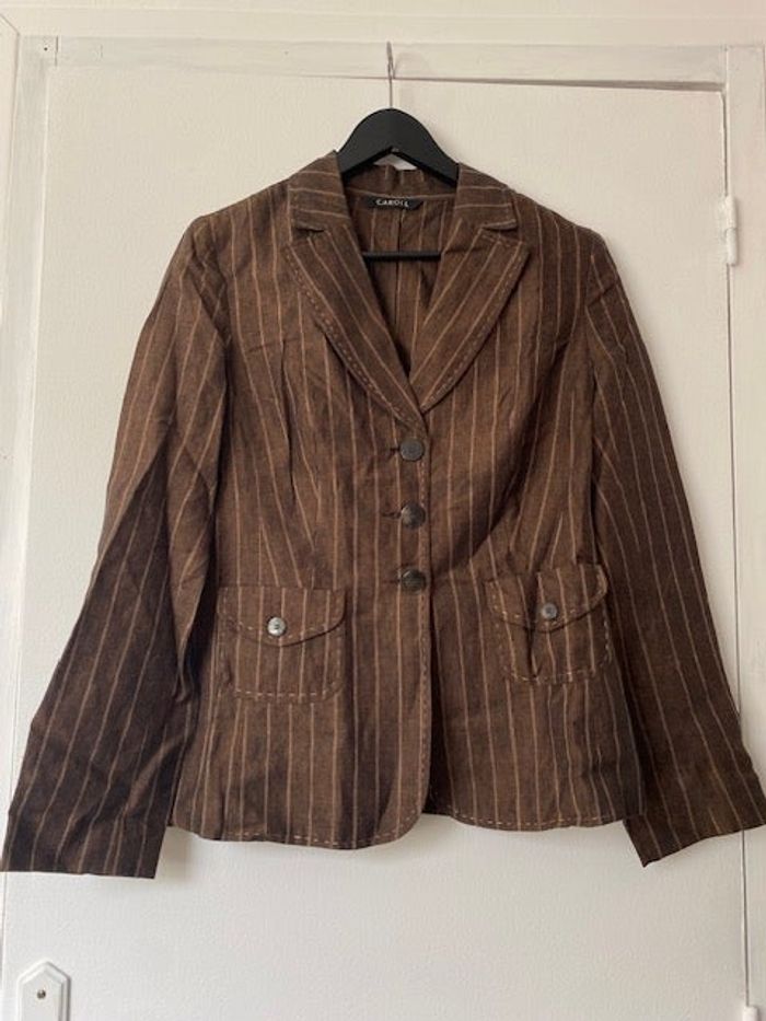 Veste tailleur avec épaulettes à rayures