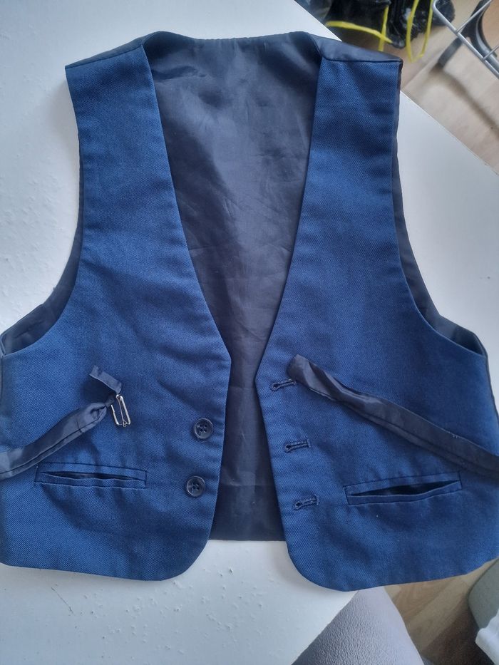 Costume 4 pièces taille 8ans