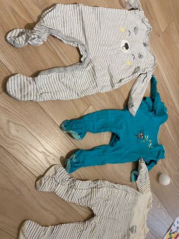 Lot 3 pyjamas fins 18 mois et  24 mois très bon etat