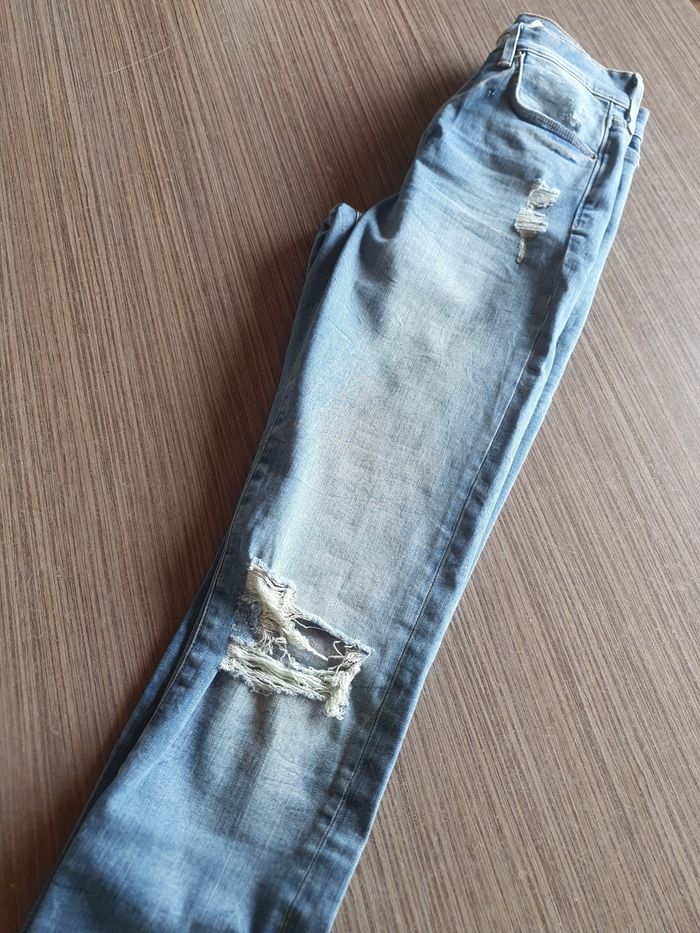 Très joli jeans troué H&M 🌸 - photo numéro 3