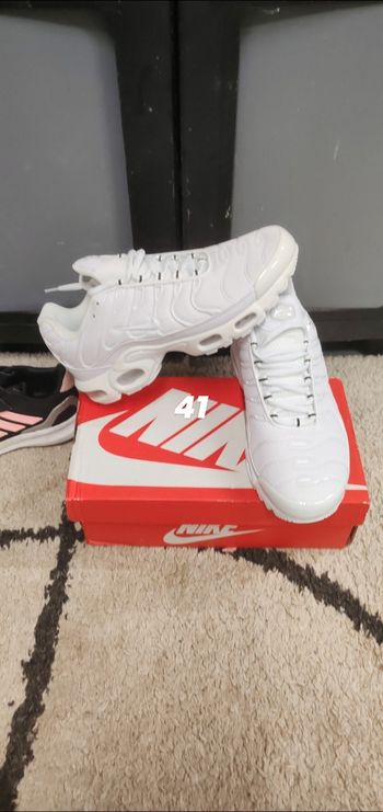 Basket tn taille 41prix 60€