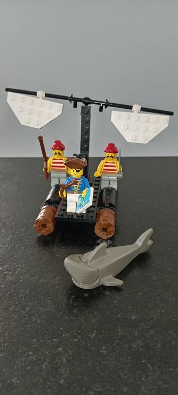 Lot Lego figurines pirates requin