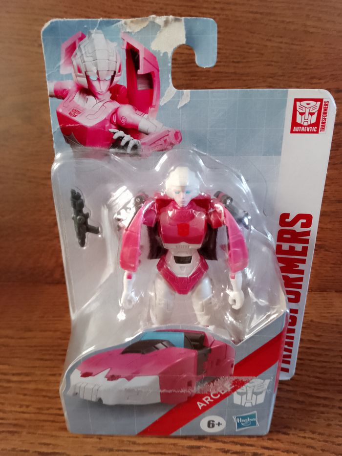 figurine neuve transformers arcee hasbro sous blister