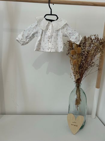 Blouse fleurie col Claudine 