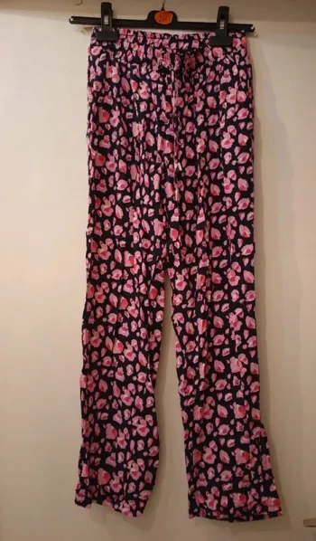 Pantalon léger à motif rose