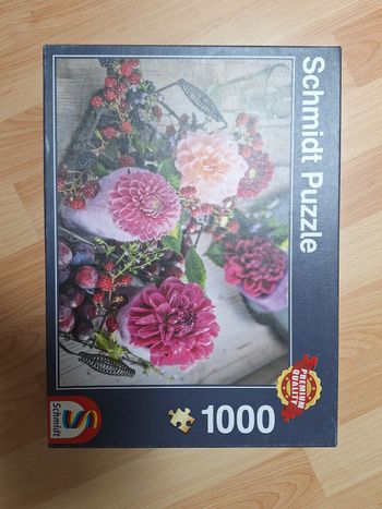 Puzzle dahlia
