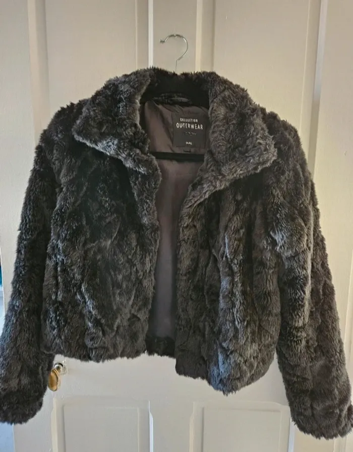 Manteau fausse fourrure T.S - photo numéro 2