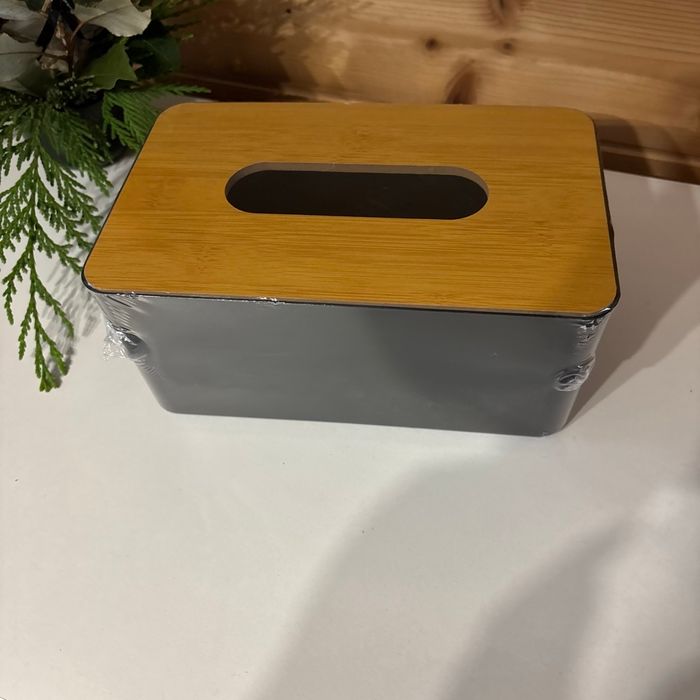 Boîte à mouchoirs neuve noire et couleur bois