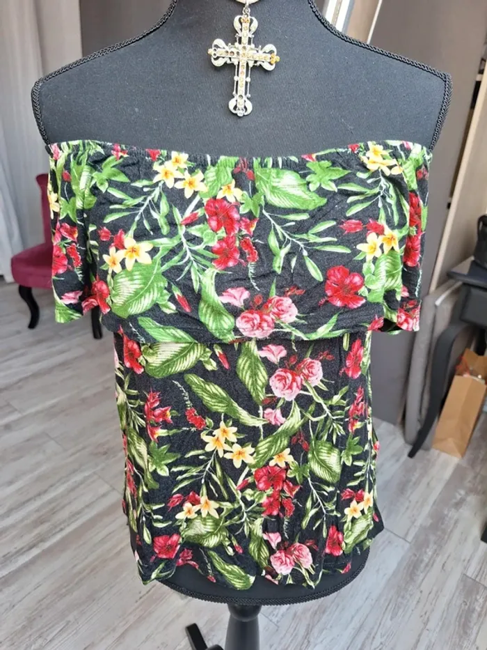 Top/blouse fleurie épaules dénudées - photo numéro 2