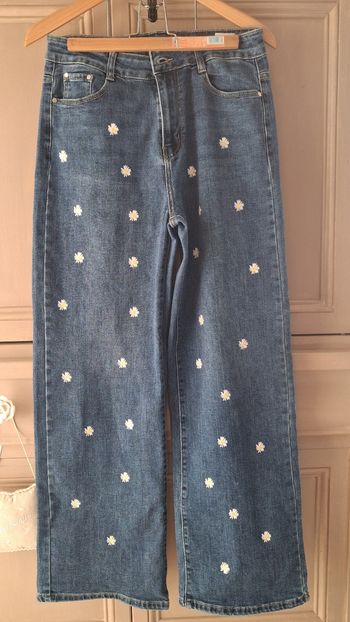Jean large bleu taille haute impression marguerite taille 40 