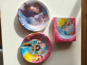 Lot d'assiettes et serviettes princesse 
