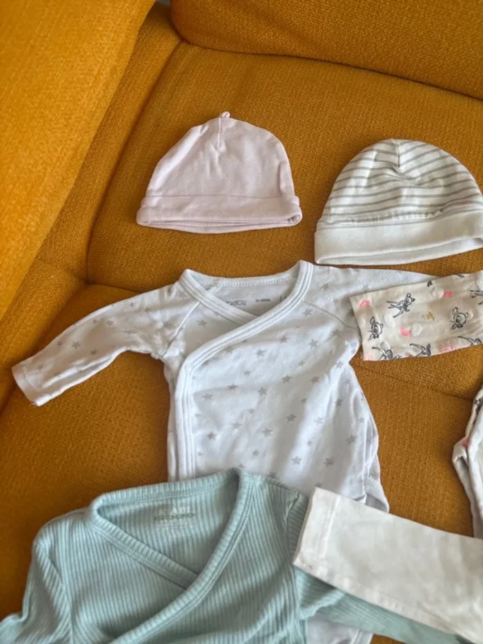 Lot de 4 bodies 1 mois - photo numéro 4