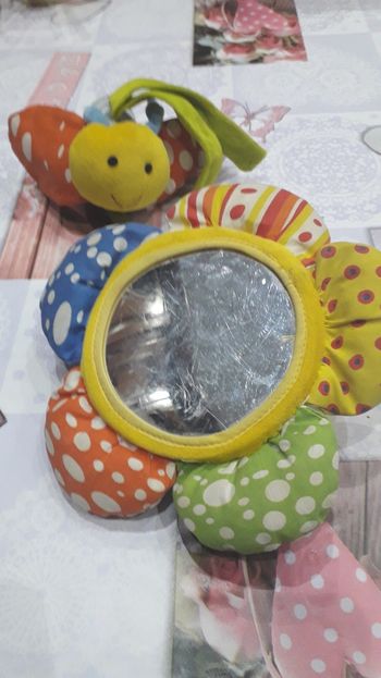 Jouet pour  accroche dans  la  voiture.