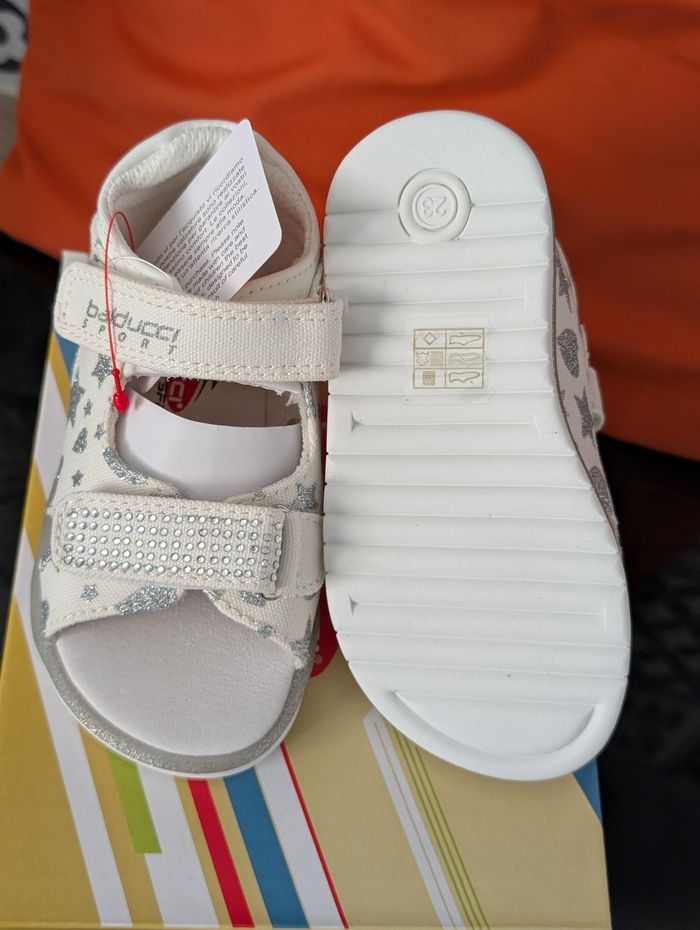 Sandales fille. Taille 23. Neuf. Semelle intérieure en cuir. Balducci - photo numéro 4