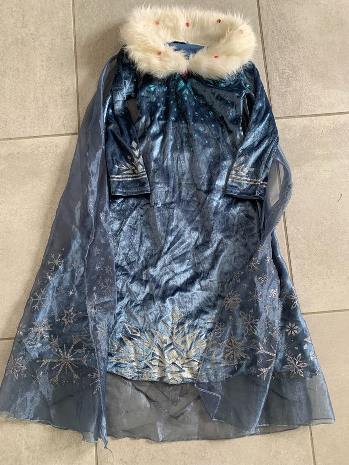 Jolie robe avec cape Reine des neiges 8 ans