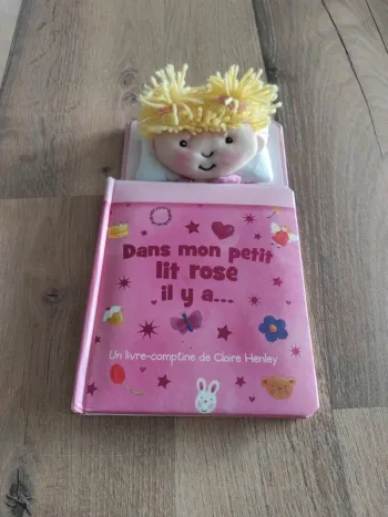 Livre : Dans mon petit lit rose il y a