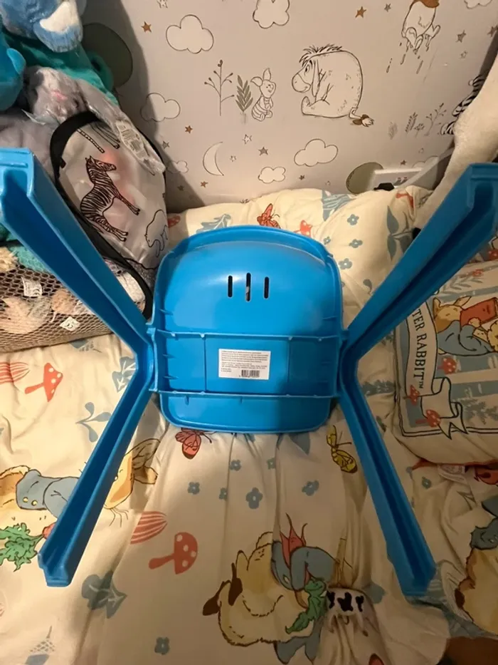 Plastic chair - photo numéro 2