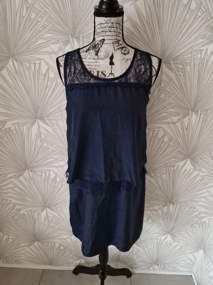 Jolie robe avec dentelle taille 36