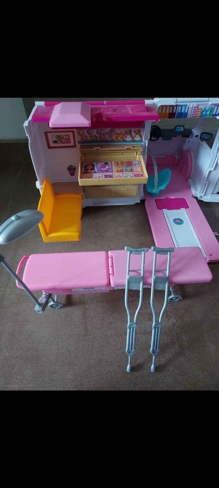 Voiture ambulance Barbie - photo numéro 5