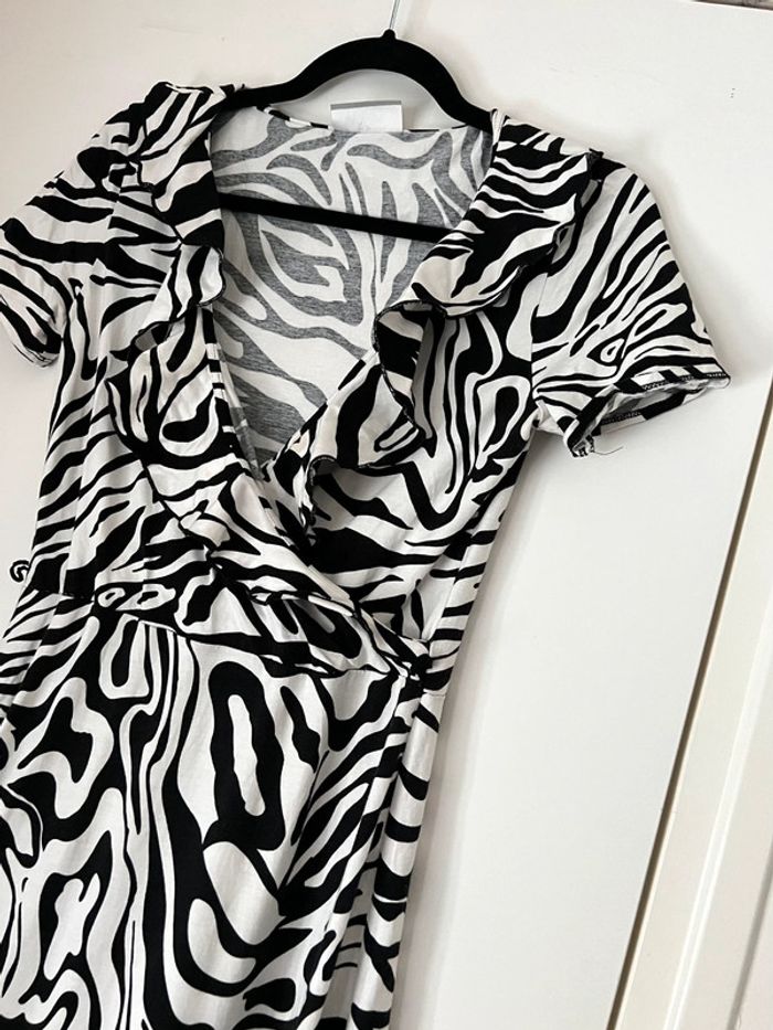 Robe courte zébré taille 38-40 - photo numéro 2