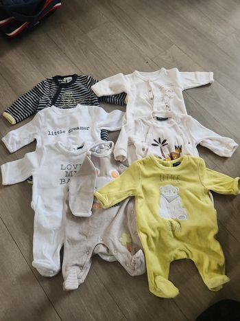 Lot de 7pyjamas velours 1 mois