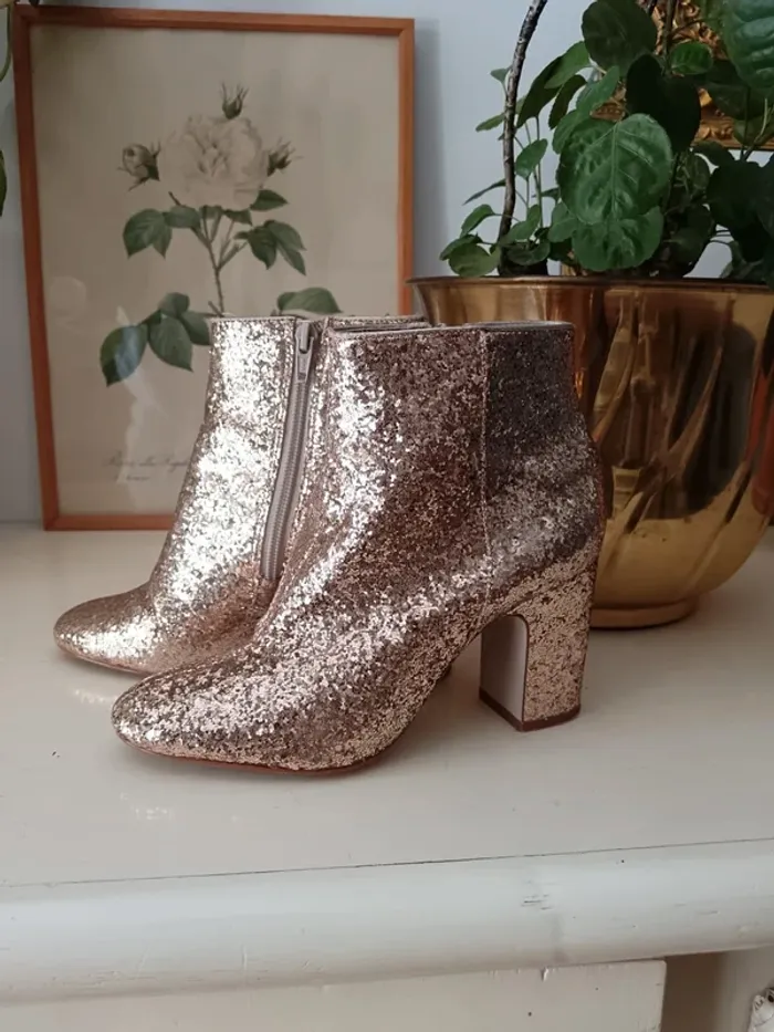 Bottines dorées paillettes Studio Céleste p.36 - photo numéro 2