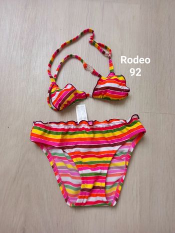 Bikini 2 pièces taille 92 neuf