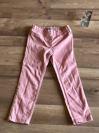 Je vend un jean slim fille enfant 2-4 ans  98- 104cm très bon état
