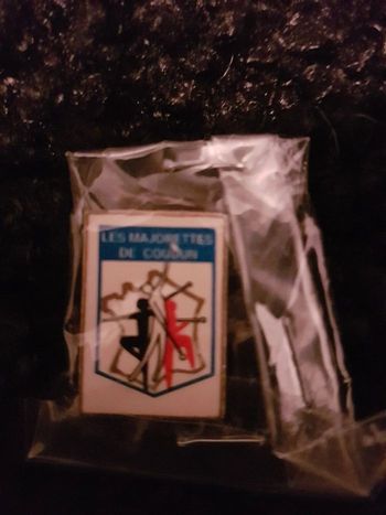Pin's les majorette de Coudun