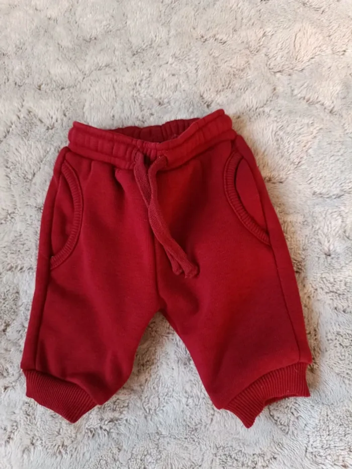 Jogging rouge 1 mois 56 cm neuf uni
