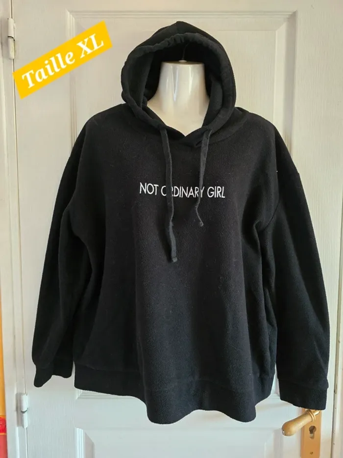 Pull a capuche "one by gémo" Taille XL