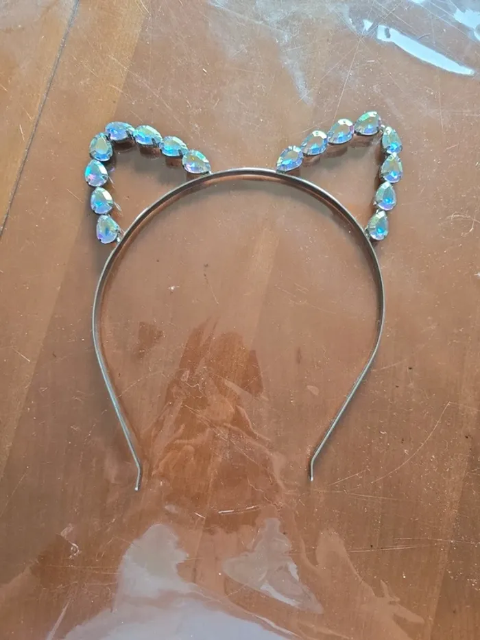 Serre tête les oreilles de chat