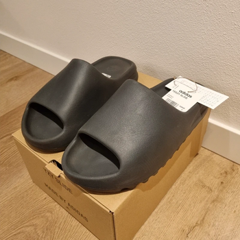Sandales Adidas Yeezy - Tailles 39