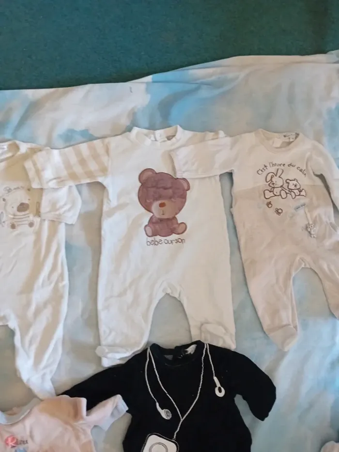 Pyjamas velours 6 mois - photo numéro 6