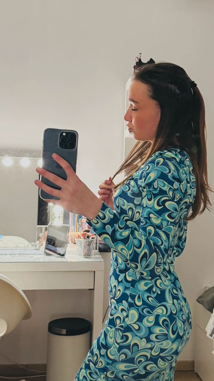 Robe moulante bleu mi longues - photo numéro 2