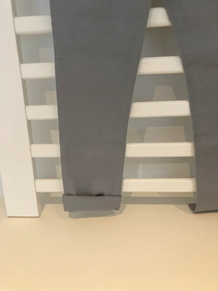 8 ans - Pantalon jean stretch gris neuf avec bouton de réglage à l'intérieur - photo numéro 5