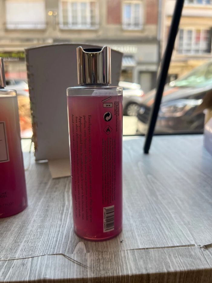 Gel douche robe noire mc - photo numéro 2