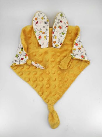 Doudou Plat Lapin moutarde Fait Main