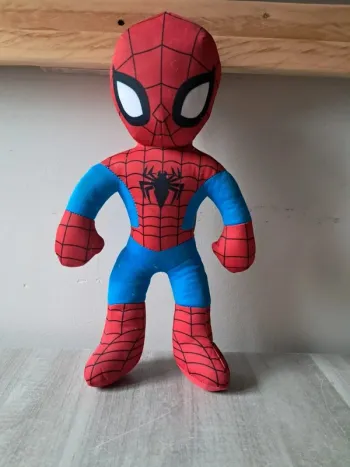 Peluche spider man marvel