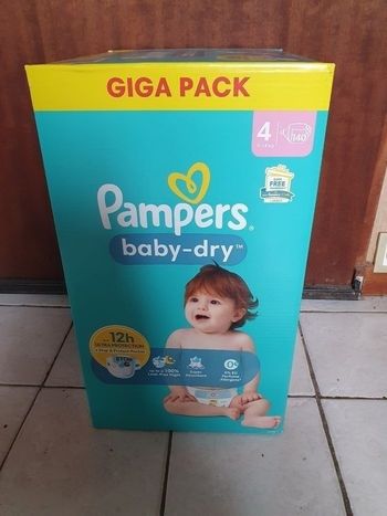 140 Couches Pampers baby-dry taille 4