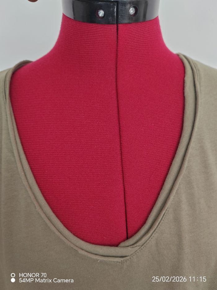 T shirt col v - photo numéro 4