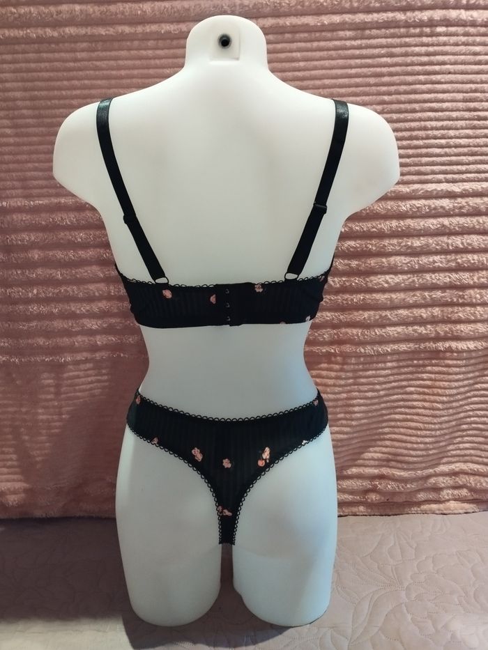 Ensemble sous vêtements noir petite fleur - photo numéro 2