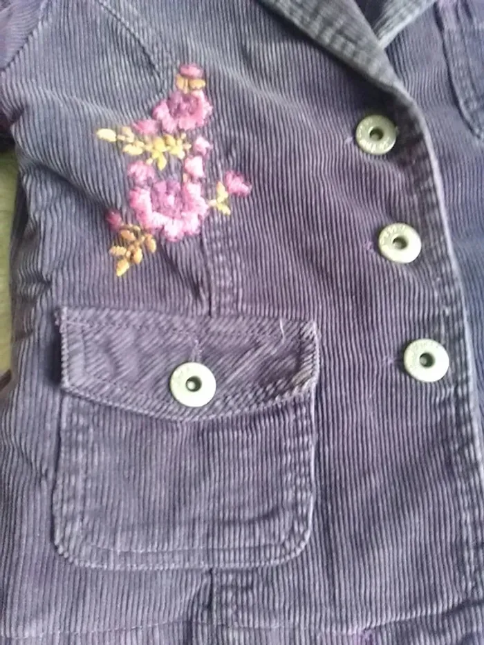 Veste fille printanière ou automnale 4 ans- Vynil 💜 Fraise-2 vêtements achetés le 3ème offert - photo numéro 9