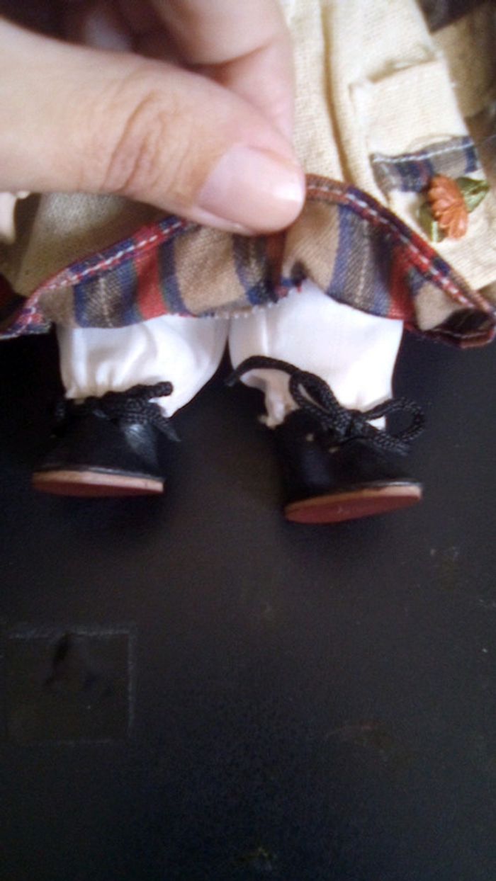 Poupée en porcelaine - photo numéro 3