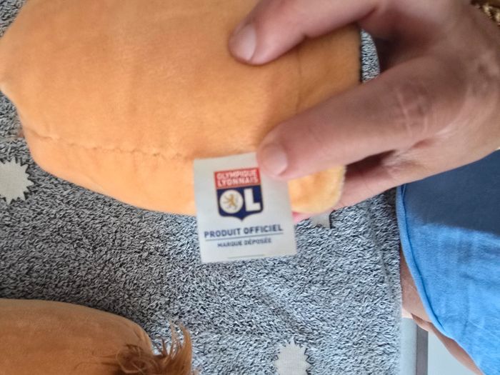 Pantoufles peluche lion Olympique Lyonnais neuves – Taille 35 - photo numéro 4