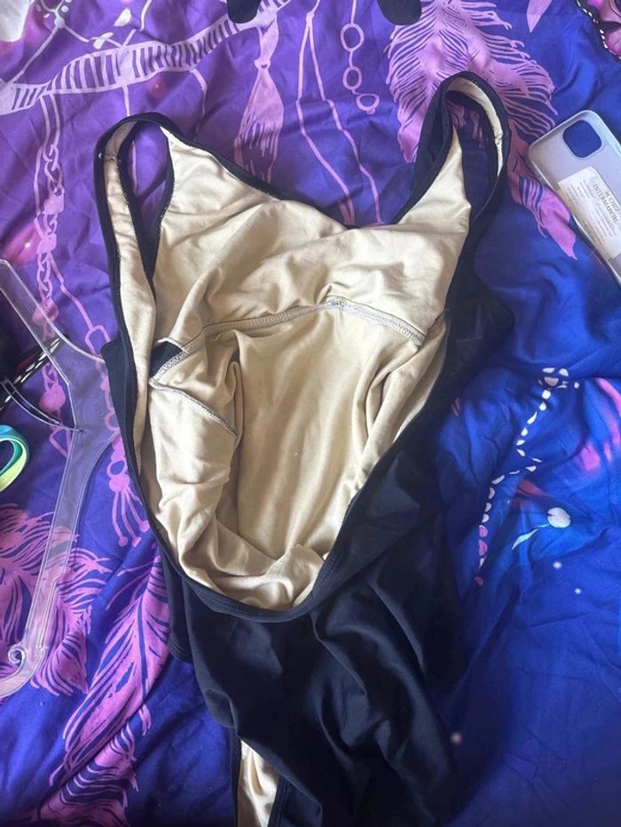 Maillot de bain 1 pièce taille 46 • - photo numéro 3