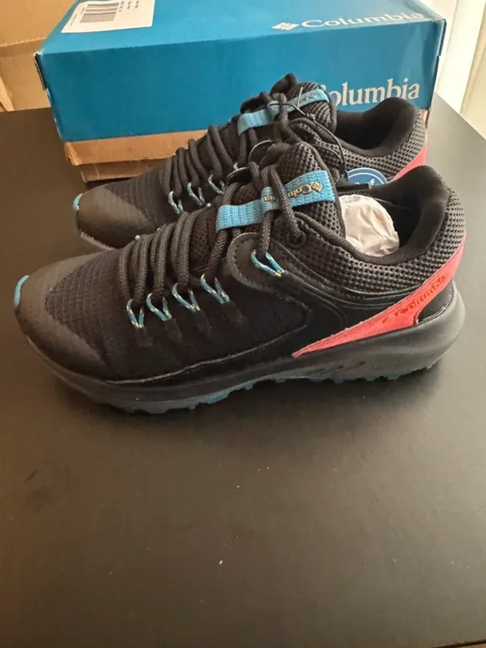 Chaussures de randonnées imperméables Columbia Trailstorm Femme noir souci éclatant taille 36 neuf