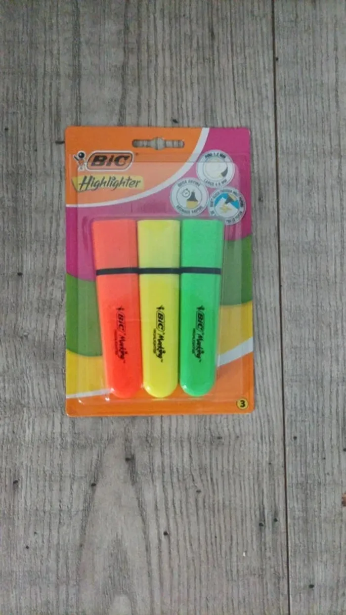 3 surligneurs BIC neufs