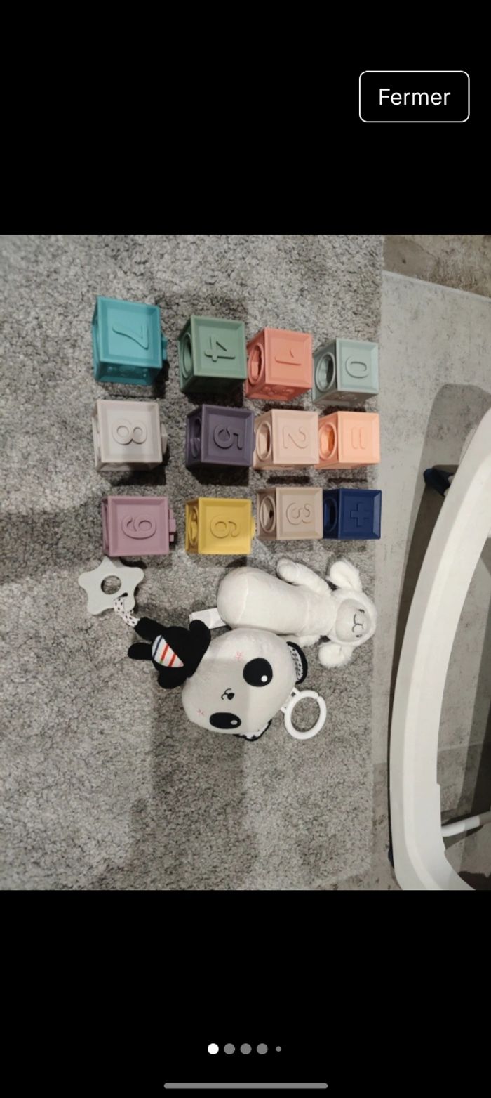 Lot cube à empiler + hochet et suspension panda